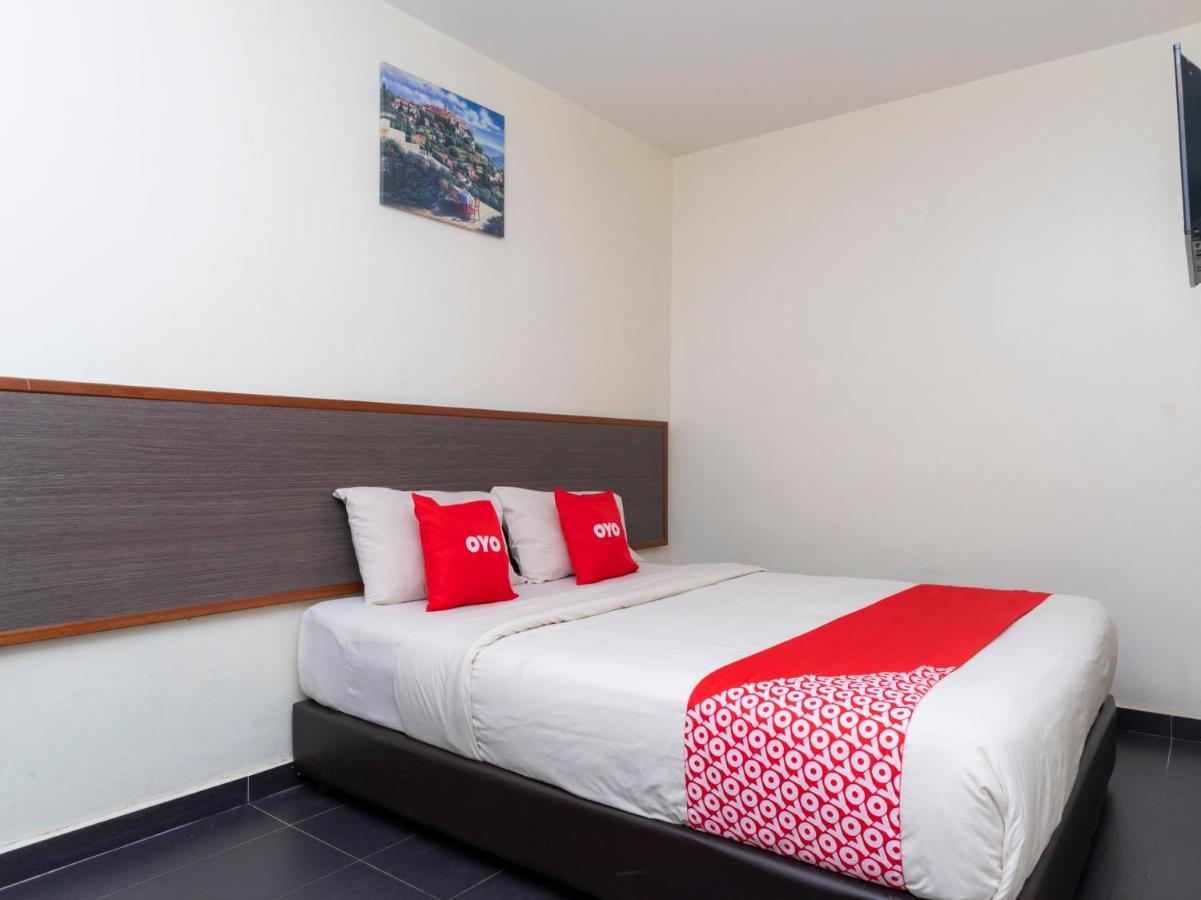 Oyo 44095 Bluewater Hotel Mersing Kültér fotó