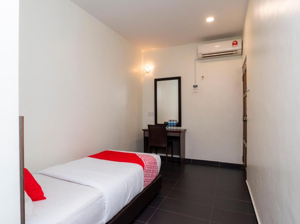 Oyo 44095 Bluewater Hotel Mersing Kültér fotó