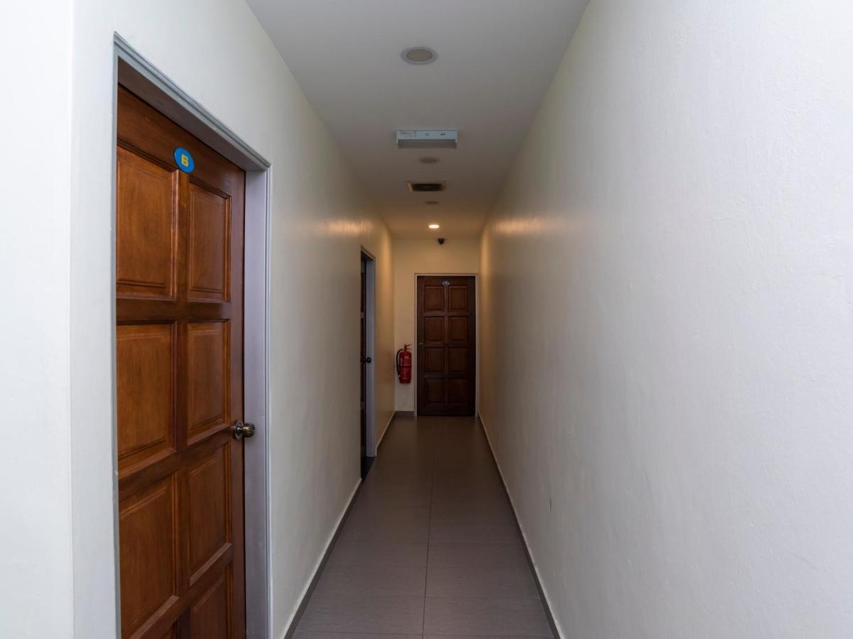 Oyo 44095 Bluewater Hotel Mersing Kültér fotó