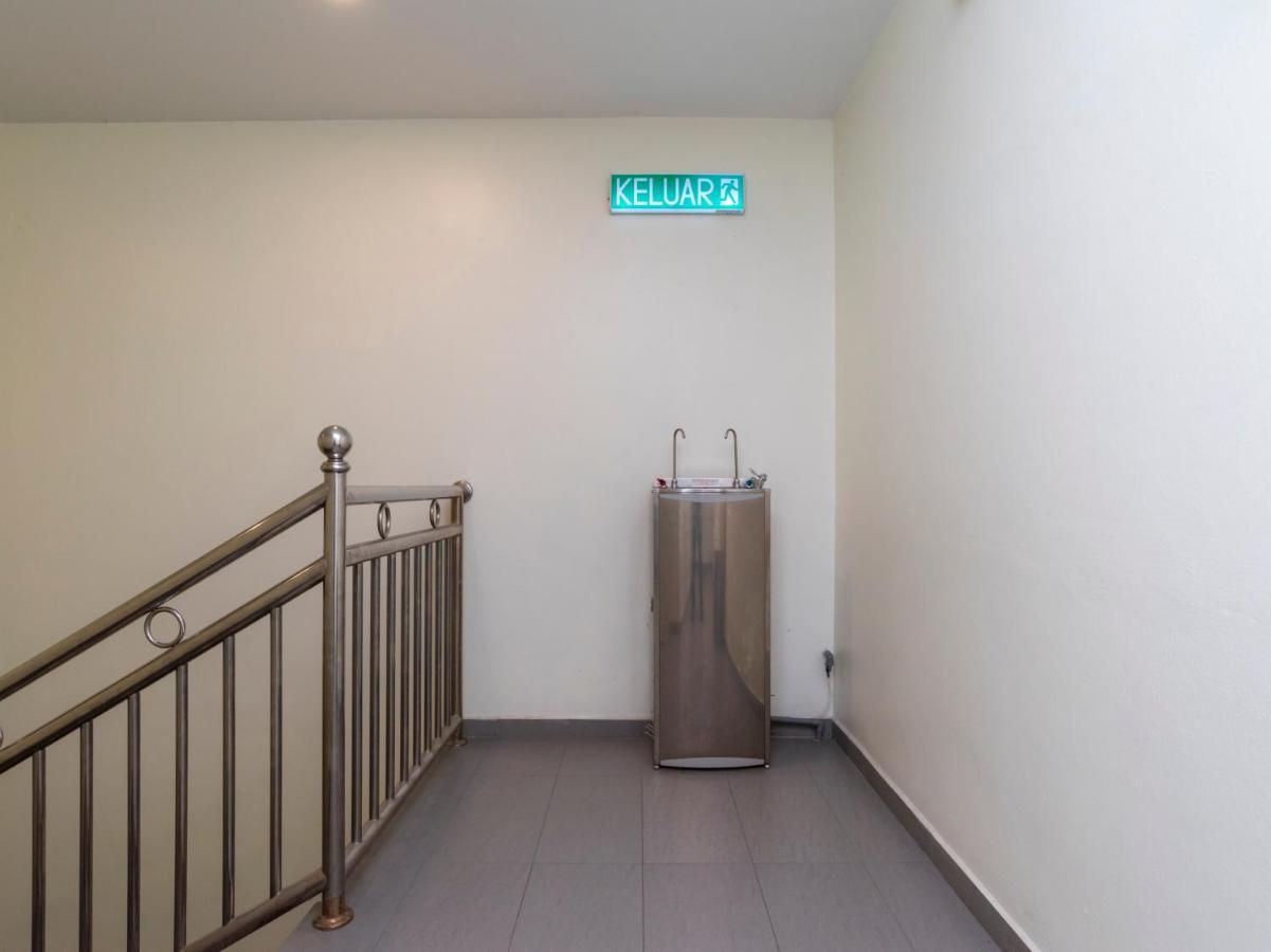 Oyo 44095 Bluewater Hotel Mersing Kültér fotó
